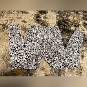 Black and white spotted pattern Lorna Jane perfect condition